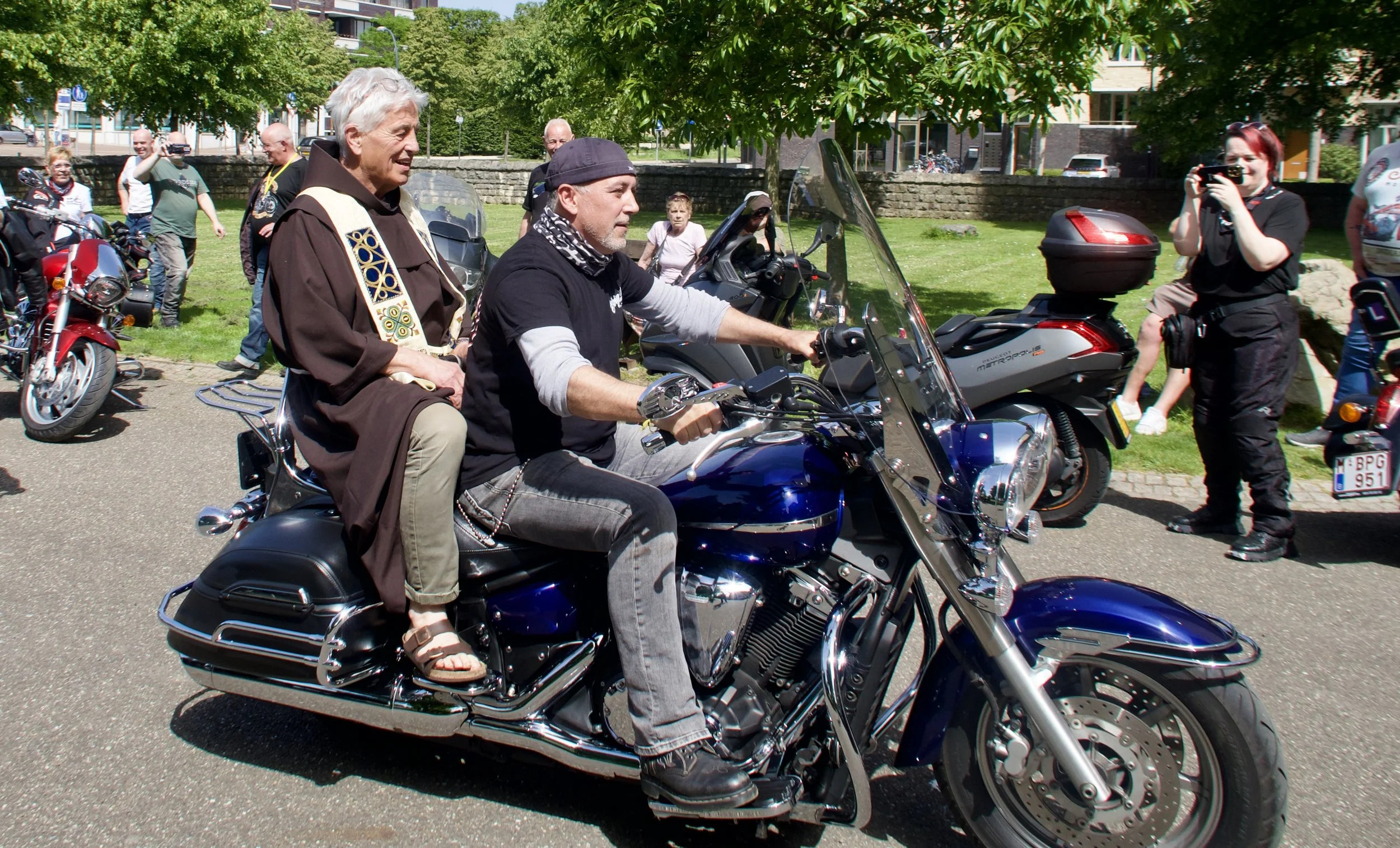 Motorzegening, nieuwe traditie?